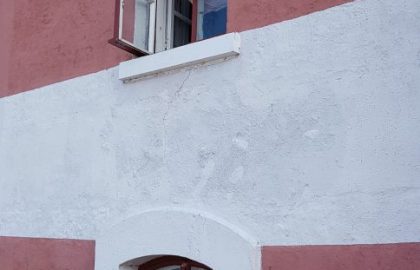 Pia pesee ikkunaa